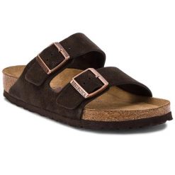 Klapki Birkenstock. Brązowe klapki Birkenstock, bez wzorów, bez obcasa. Za 409.99 zł.