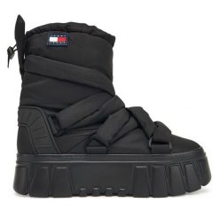 Śniegowce Tommy Jeans. Czarne trapery i śniegowce Tommy Jeans, z jeansu. Za 699.99 zł.
