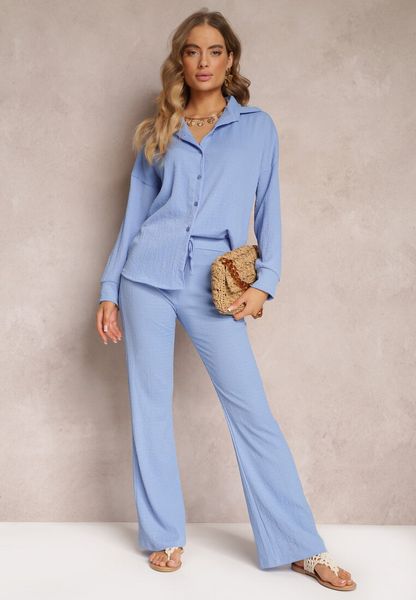 Niebieski 2-częściowy Komplet z Koszulą i Spodniami Zdobionymi Delikatnym Tłoczeniem Jaila. Niebieskie koszule Renee, z aplikacjami, z tkaniny, bez kołnierzyka, bez ramiączek. Za 179.99 zł.
