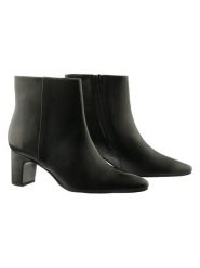 Högl Skórzane botki w kolorze czarnym rozmiar: 40. Czarne botki Högl, bez wzorów, bez obcasa, bez zapięcia. Za 522.14 zł.