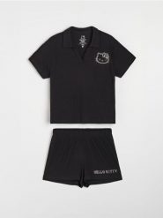 Piżama dwuczęściowa z domieszką wiskozy Hello Kitty - czarny. Czarne piżamy Sinsay, bez wzorów, z wiskozy, bez ramiączek. Za 49.99 zł.