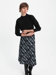 BGN Sweter w kolorze czarnym rozmiar: 40. Czarne swetry BGN, bez wzorów, z wełny, bez ramiączek. Za 102.95 zł.