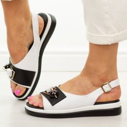 Białe skórzane sandały damskie Jezzi 18-50. Białe sandały Jezzi, bez wzorów, z jeansu, eleganckie, bez obcasa, bez zapięcia. Za 269.00 zł.