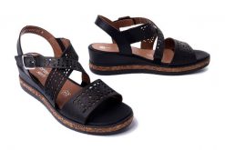 RIEKER REMONTE D3069-02 black, sandały damskie. Czarne sandały Rieker Remonte, bez wzorów, ze skóry, bez obcasa, na koturnie, bez zapięcia. Za 349.90 zł.