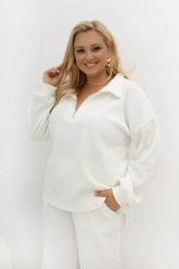 Oversizowa prążkowana bluza Good Day Ahead z kołnierzem i zamkiem w kolorze ecru Plus Size Oversize. Białe bluzy Moda Size Plus Iwanek, l, bez wzorów, z dzianiny, bez kaptura. Za 219.90 zł.