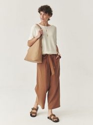 TATUUM Sweter w kolorze kremowym rozmiar: M. Brązowe swetry Tatuum, m, bez wzorów, bez ramiączek. Za 116.45 zł.