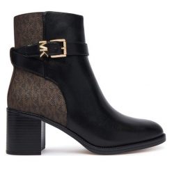 Botki MICHAEL Michael Kors. Czarne botki MICHAEL Michael Kors, bez wzorów, bez obcasa, na słupku, bez zapięcia. Za 1,129.00 zł.