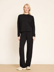 BGN 2-częściowy zestaw w kolorze czarnym rozmiar: 34. Czarne spodnie sportowe BGN, bez wzorów, z dresówki. Za 165.99 zł.