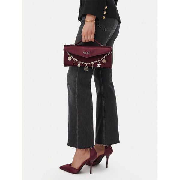 Torebka Nine West. Fioletowe torebki klasyczne Nine West, bez wzorów, bez dodatków. Za 179.99 zł.