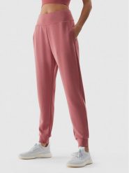 4F Spodnie dresowe 4FWAW23TTROF611 Różowy Relaxed Fit. Czerwone spodnie dresowe 4f, s, bez wzorów, z dresówki. Za 119.99 zł.