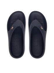 Tommy Hilfiger Japonki Th Comfort Beach Sandal FW0FW08522 Granatowy. Niebieskie klapki TOMMY HILFIGER, bez wzorów, z tworzywa sztucznego, bez obcasa. Za 129.99 zł.