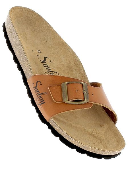 Sunbay Skórzane klapki "Jasmin" w kolorze karmelowym rozmiar: 39. Brązowe klapki Sunbay, bez wzorów, z otwartym noskiem, bez obcasa. Za 119.95 zł.