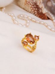 Pierres de Jade Pozłacany pierścionek z zultanitem rozmiar: onesize. Brązowe pierścionki Pierres de Jade, pozłacane. Za 49.45 zł.