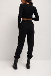Spodnie dresowe w kolorze TOTALLY BLACK - JOLLY-L. Czarne spodnie dresowe Marsala, l, bez wzorów, z bawełny. Za 249.90 zł.