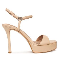 Sandały Guess. Brązowe sandały Guess, z aplikacjami, bez obcasa, na szpilce, bez zapięcia. Za 719.99 zł.