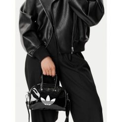 Torebka adidas. Czarne torebki klasyczne Adidas, bez wzorów, bez dodatków. Za 158.99 zł.