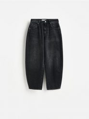 Jeansy barrel z krótszą nogawką - czarny. Czarne jeansy Reserved, bez wzorów. Za 129.99 zł.