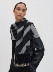 Someday Szal "Blenie" w kolorze czarno-szarym rozmiar: onesize. Czarne szaliki someday., bez wzorów, z materiału. Za 114.98 zł.