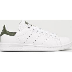 Adidas Originals - Buty Stan Smith. Białe obuwie sportowe Adidas Originals, z gumy, bez zapięcia. W wyprzedaży za 299.90 zł.