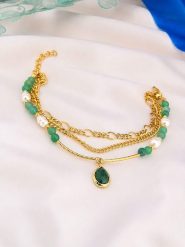L'Atelier de Gaia Pozłacana bransoletka z perłami na kostkę rozmiar: onesize. Białe bransoletki L'Atelier de Gaia, z agatem, pozłacane. Za 38.95 zł.