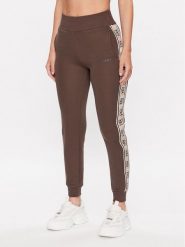 Guess Spodnie dresowe Britney V2YB15 KB3P2 Brązowy Regular Fit. Brązowe spodnie dresowe Guess, xs, z aplikacjami, z bawełny. Za 249.99 zł.