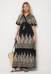 Czarna Kopertowa Sukienka z Wiskozy Ozdobiona Frędzlami Redare. Czarne sukienki Born2be, na co dzień, m, z aplikacjami, z wiskozy, boho, bez kołnierzyka, bez ramiączek, maxi, kopertowe. Za 99.99 zł.