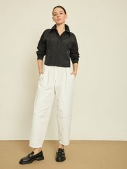 BGN Spodnie w kolorze kremowym rozmiar: 40. Brązowe spodnie materiałowe BGN, na co dzień, bez wzorów, z materiału. Za 121.99 zł.