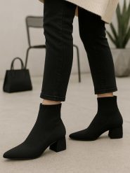 Bellucci Botki w kolorze czarnym rozmiar: 38. Czarne botki Bellucci, bez wzorów, bez obcasa, bez zapięcia. Za 131.12 zł.