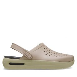 Klapki Crocs. Brązowe klapki Crocs, bez wzorów, bez obcasa. Za 319.99 zł.