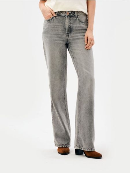 Jeansy wide leg high waist z efektem sprania - szary. Szare jeansy Sinsay, bez wzorów, z podwyższonym stanem. Za 49.99 zł.