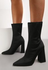 Czarne Botki Uriana. Czarne botki Renee, bez wzorów, z materiału, bez obcasa, na obcasie, bez zapięcia. Za 139.99 zł.