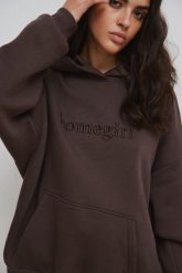 Bluza typu oversize z HAFTEM w kolorze BROWN - EVANS SATIN-UNI. Brązowe bluzy Marsala, l, bez wzorów, z bawełny, z kapturem. Za 299.90 zł.