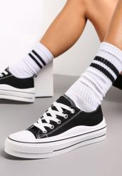 Czarne Sznurowane Trampki na Grubej Podeszwie Dayami. Czarne trampki Renee, bez wzorów, z gumy, przed kostkę, bez zapięcia. Za 69.99 zł.