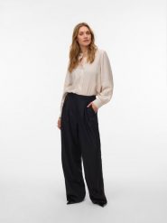 Vero Moda Koszula w kolorze kremowym rozmiar: XL. Brązowe koszule Vero Moda, s, bez wzorów, z wiskozy, klasyczne, bez kołnierzyka, bez ramiączek. Za 130.99 zł.