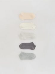 Krótkie skarpetki 5 pack - ciemnoszary. Szare skarpety Reserved, bez wzorów. Za 49.99 zł.