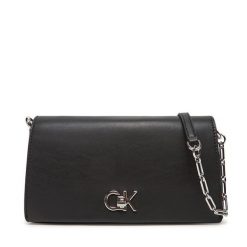 Torebka Calvin Klein. Czarne torebki klasyczne Calvin Klein, bez wzorów, bez dodatków. Za 479.99 zł.