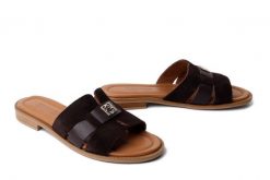 Artiker Relaks 58C2128 BROWN SUEDE, klapki damskie. Brązowe klapki Artiker Relaks, bez wzorów, z nubiku, bez obcasa, na płaskiej podeszwie. Za 194.90 zł.