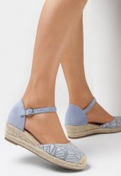 Niebieskie Sandały Callolea. Niebieskie sandały Born2be, bez wzorów, z okrągłym noskiem, bez obcasa, na koturnie, bez zapięcia. Za 69.99 zł.