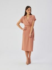 Stylove Sukienka w kolorze beżowym rozmiar: XL. Brązowe sukienki Stylove, na co dzień, xl, bez wzorów, z tkaniny, bez kołnierzyka, bez ramiączek, midi, proste. Za 205.93 zł.