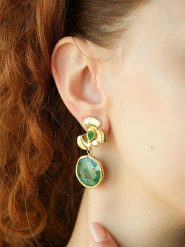 L'Atelier de Gaia Pozłacane kolczyki-wkrętki z malachitami i cyrkoniami rozmiar: onesize. Zielone kolczyki L'Atelier de Gaia, z cyrkonią, pozłacane. Za 104.89 zł.
