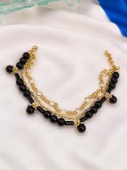 L'Atelier de Gaia Pozłacana bransoletka z onyksami na kostkę rozmiar: onesize. Czarne bransoletki L'Atelier de Gaia, z onyksem, pozłacane. Za 46.95 zł.