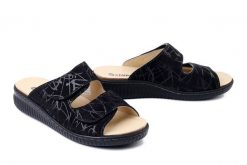 DR. BRINKMANN 700732-01 schwarz, klapki damskie. Czarne klapki Dr. Brinkmann, bez wzorów, ze skóry, bez obcasa. Za 246.42 zł.