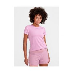 Damska koszulka o wąskim kroju Craft ADV Essence. Czerwone koszulki sportowe Craft, bez wzorów, bez ramiączek, do biegania. W wyprzedaży za 136.85 zł.