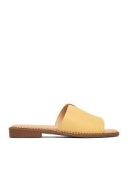 Lasocki Klapki CEO-RST-KM215-01 Żółty. Żółte klapki Lasocki, bez wzorów, ze skóry, bez obcasa. Za 139.99 zł.