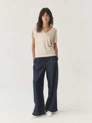 TATUUM Koszulka w kolorze beżowym rozmiar: M. Brązowe bluzki Tatuum, m, bez wzorów, z wiskozy, bez kołnierzyka, bez ramiączek. Za 121.95 zł.