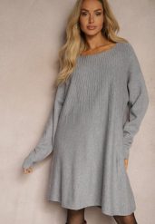Szara Sweterkowa Sukienka z Dodatkiem Wiskozy z Guzikami Narimera. Szare sukienki Renee, na zimę, xl, bez wzorów, z dzianiny, bez kołnierzyka, bez ramiączek, mini. Za 79.99 zł.