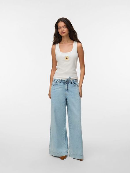 Vero Moda Top w kolorze białym rozmiar: XL. Białe topy Vero Moda, xl, bez wzorów, z bawełny, bez kołnierzyka, bez ramiączek. Za 76.39 zł.