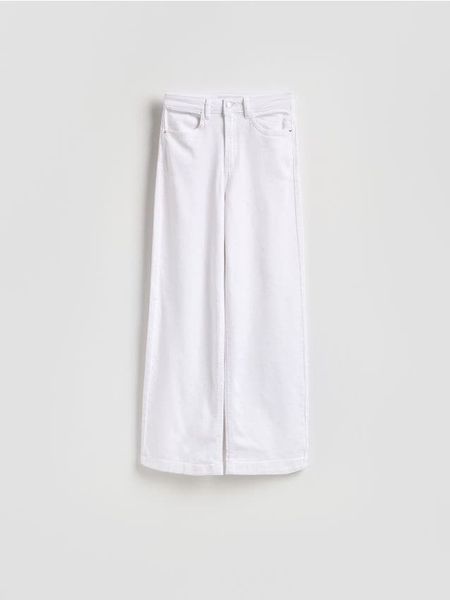 Jeansy wide leg z wysokim stanem - biały. Białe jeansy Reserved, bez wzorów, z podwyższonym stanem. W wyprzedaży za 69.99 zł.