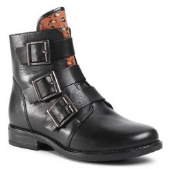 Botki Lasocki. Czarne botki Lasocki, bez wzorów, bez obcasa, na płaskiej podeszwie, bez zapięcia. Za 120.99 zł.