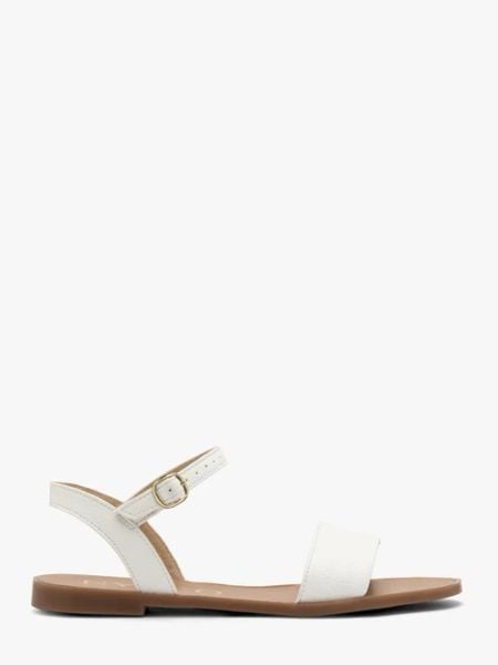 Białe sandały damskie płaskie. Białe sandały Ryłko, bez wzorów, z syntetyku, bez obcasa, na płaskiej podeszwie, bez zapięcia. W wyprzedaży za 199.99 zł.